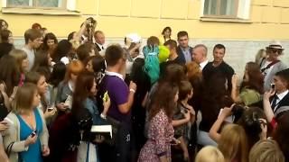 Мэтт Смит в Питере, видео со столба:  А вот и он!