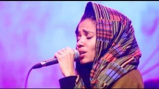 Nneka LIVE "Walking" - My Fairy Tales - Tour 2015 @Jam'in'Berlin