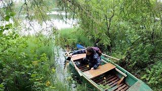 ОДНА НА ОЗЕРЕ. ПРОБУЮ ЛОВИТЬ ЩУКУ НА ПРИБОЙ