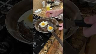 Frying Eggs Effortlessly On A Carbon Steel Skillet  #cookingtips