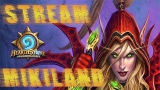 Девушка играет в Hearthstone, как в это играть?!