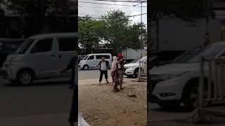 manusia kebal. beku tikam di makassar menghebokan masyarakat sekitar