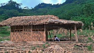 A 17-year-old single mother built a new house and completed the kitchen roof