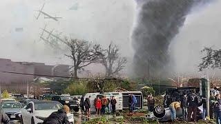 A few minutes ago in Texas USA!! Tornado in El Campo destroyed houses