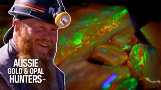 The Bushmen Unearth RARE & DAZZLING Crystal Seam Opal! | Outback Opal Hunters