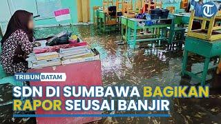 Seusai Banjir Bandang, SDN di Sumbawa Terpaksa Bagikan Rapor di Kelas dengan Kondisi Kotor Becek