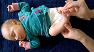 Baby reflexology massage by Floor Tuinstra starring Luna 1,5 month