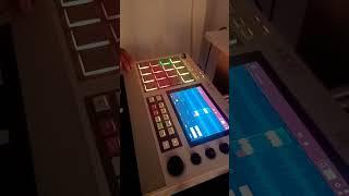 Akai Mpc Live 2 Retro Sampling Standalone