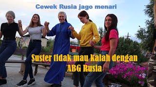 Serunya menari cewek ABG Rusia