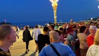 ▶️  Группа КУРАГА в Ялте / Туристы коры мочат на набережной