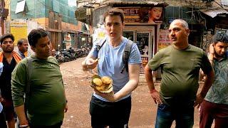 Trying the Famous 'Club Kachori' Street Food in Kolkata 