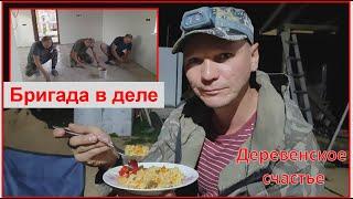 Плитку положили с помощниками