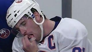 John Tavares pulls out his tooth