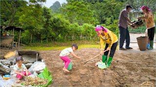 Mother and daughter work hard to find wild fruits to sell and save money to buy seeds to plant.