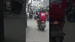 Emak-emak meresahkan!  Senam aerobik Hingga nutup Jalan umum.