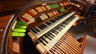 "Just One of Those Things" played by J.P. LaVoie at the 2/9 Wurlitzer Theatre Organ
