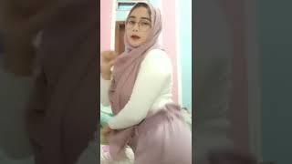 cewe hot#short #shorts #shortsbeta #viral #goyanghot #tiktokvideo #video #hijabgoyang #hijabhot #fyp