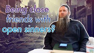 Can I be close friends with a criminal, openly sinful Muslim?