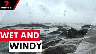 Huge surf smashes the Gold coast | 7NEWS