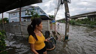 Sasi May's shop gets destroyed. Flooding in Hua Hin