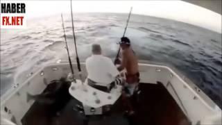 Dev Balık Tekneye Atlayınca Balıkçılar Denize Atladı