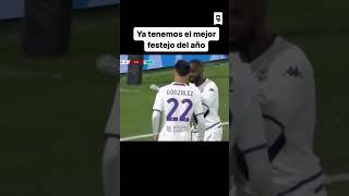  Flor de festejo armaron Ikone y Nico González para este gol de la Fiorentina, ¿no?  #shorts