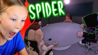 Madison Plays Spider With Abby on Roblox!!