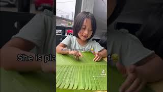 Eat with hands for the first time! #japan #jepang #indonesia #india #fyp #bananaleaf #malaysia