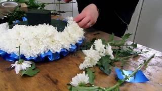 Katherines Florists: Making a Blue and White Posy