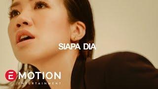 Agatha Suci - Siapa Dia (Official Lyric Video)