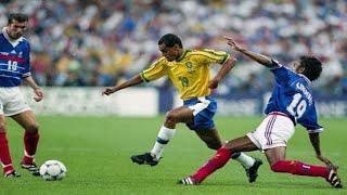 Denilson dribbling