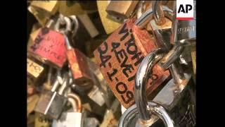 Romantics in Paris and Rome prepare for Valentine's Day