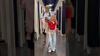 Giorgia fa balletto mentre si prova i vestiti e Papà Salvo si arrabbia tantissimo! #shorts