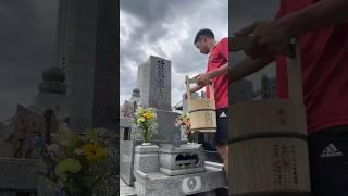 Orang Jepang bersihin makam di Jepang