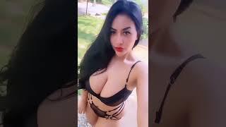 Model selebgram viral bikini hitam bikin romantis fellys model