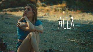 Conoce a Alex Saint | 'Ellas' estreno este domingo solo en ATRESplayer Premium