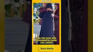 VIRAL MOMEN HARU SAAT ADIK PEREMPUAN MEMELUK KAKAK LAKI-LAKINYA DI PELAMINAN