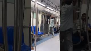 Delhi Metro m aap ka swagat h  #funny #comedy #fun #shorts #fighting #metro #delhi #youtubeshorts