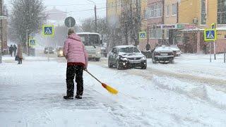 Первый снег и сразу первая метель в Клинцах.