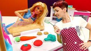 Кухня Барби - овощи и бургер Плей До - Видео для девочек.