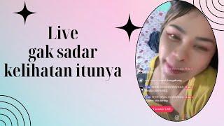 cewek cantik live tiktok sambil rebahan gak sadar kalau gunungnya kelihatan