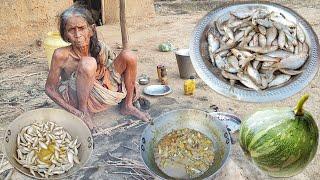 Poor old widow Grandma Cooking PUTI FISH curry with Pumpkin in traditional method||rural life india