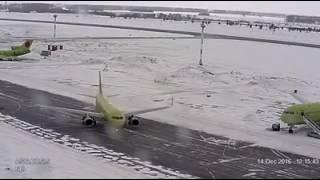 S7 Airlines Airbus Drift on ice december 2016