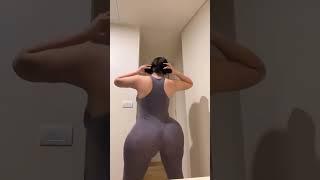 AmeliaSoCurvy twerking