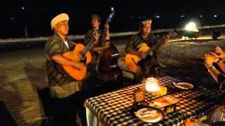 Indonesian singer sing a Chinese song for Japanese tourist at Jimbaran beach