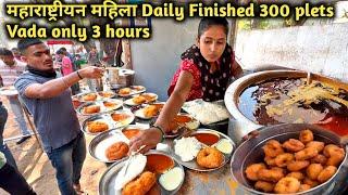 Maharashtrian Women Daily Finished 300 Plates Vada & Idli only 3 Hours |  Kolhapur Street Food