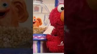 Elmo zjadł rybkę