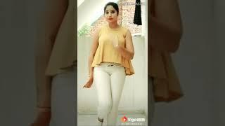 Beautiful Girl In Yellow Dress Dance Part 1       #shorts  #dance #girldancevideo #krishnasfunworld