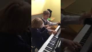 Юные пианисты Елисей и Захар: лучшие друзья. Young pianists Elisey and Zachar are best friends.