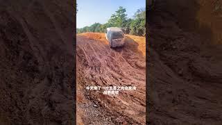 The cheapest Chinese van conquered slippery off road trail.